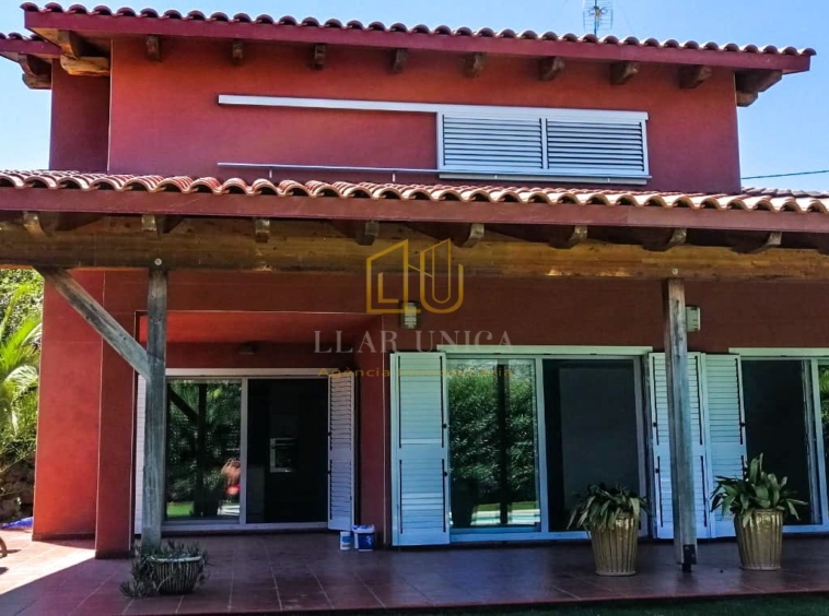Vista frontal de casa