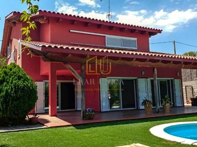 Vista frontal de casa